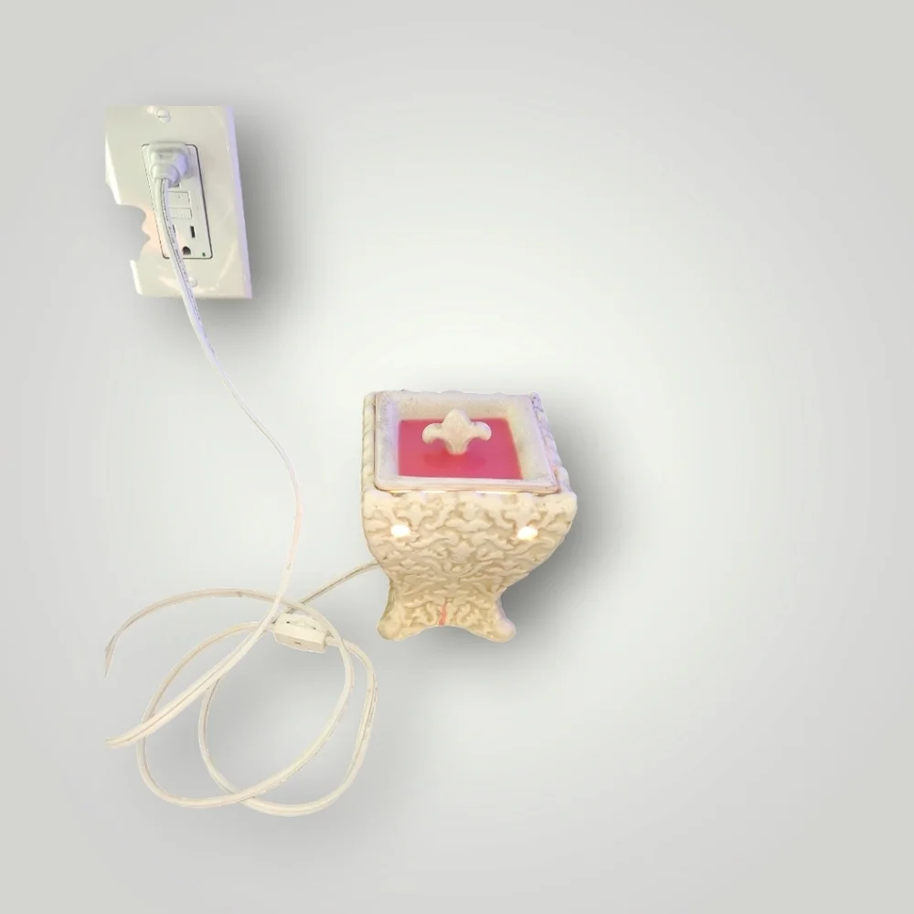 Scentsy Square Urn Style Aroma Lamp with Fleur de Lis Electric Ceramic Warmer
